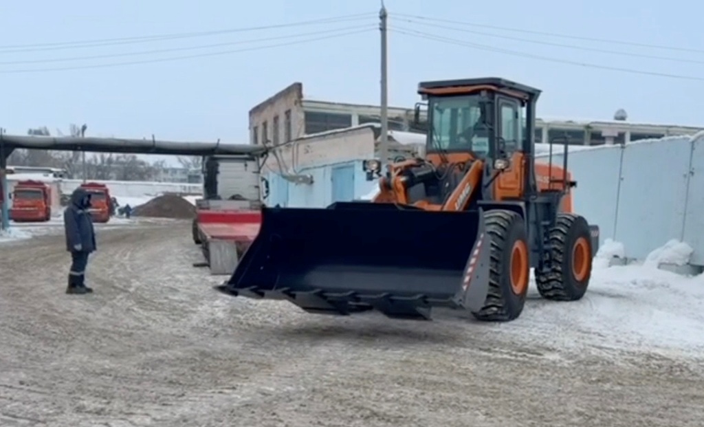 «Как раз вовремя»: крупнейшие города области получили новую технику для уборки снега «Как раз вовремя»: крупнейшие города области получили новую технику для уборки снега